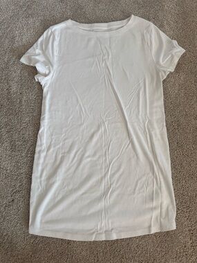 Isabel Maternity by Ingrid & Isabel White Short Sleeve Maternity Tee